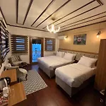 Palmera Art House *
