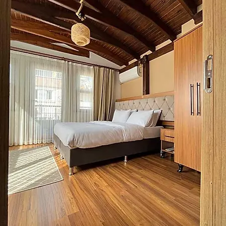 Palmera Art House