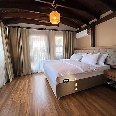 Palmera Art House
