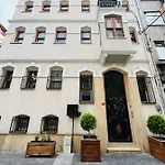 Palmera Art House *
